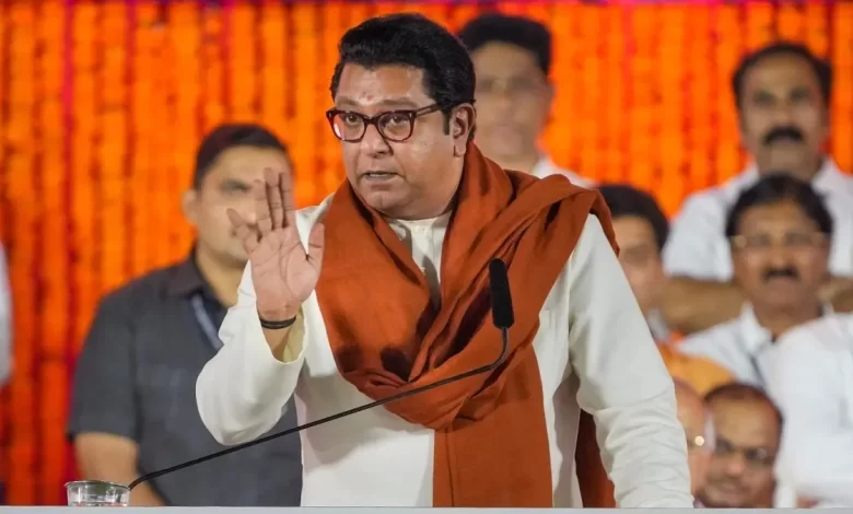एमएनएस कार्यकर्ताओं की गुंडागर्दी, मराठी ना बोलने पर होटल कर्मचारी को पीटा एमएनएस कार्यकर्ताओं की गुंडागर्दी, मराठी ना बोलने पर होटल कर्मचारी को पीटा