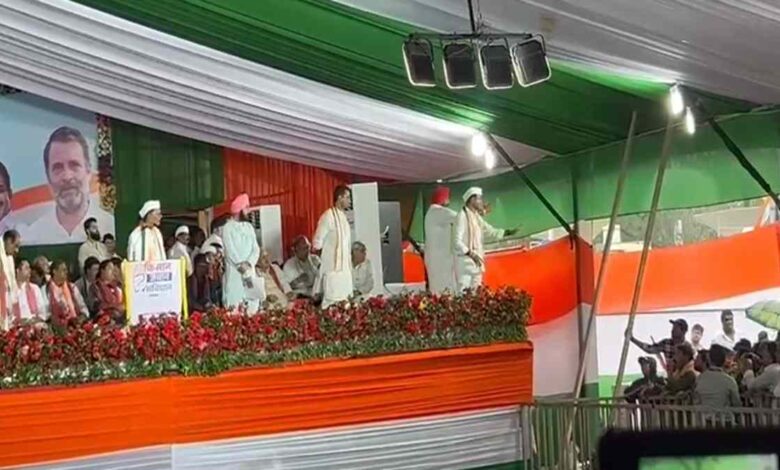 सभा के बीच नारे लगाने पर एनएसयूआई कार्यकर्ताओं पर भड़के सभा के बीच नारे लगाने पर एनएसयूआई कार्यकर्ताओं पर भड़के