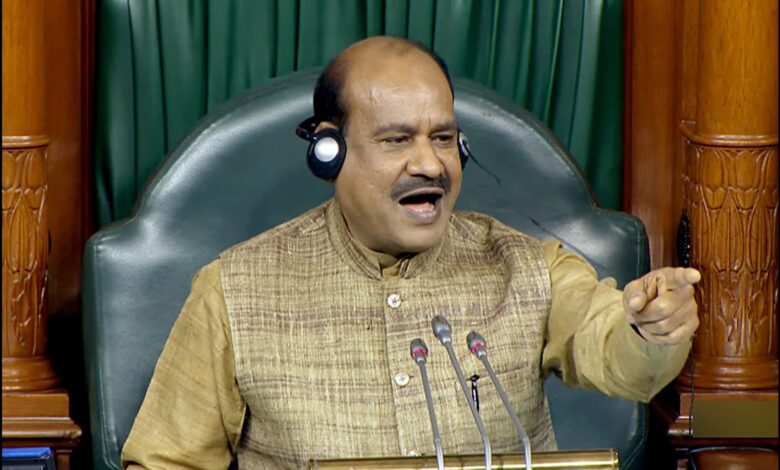 विपक्ष के हंगामे पर लोकसभा अध्यक्ष ने लगाईं फटकार विपक्ष के हंगामे पर लोकसभा अध्यक्ष ने लगाईं फटकार