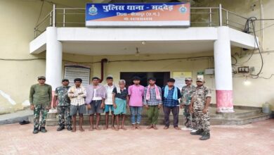 83 गौवंश के साथ 7 पशु तस्कर गिरफ्तार 83 गौवंश के साथ 7 पशु तस्कर गिरफ्तार