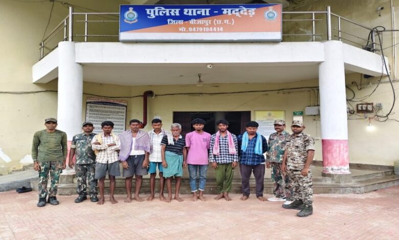 83 गौवंश के साथ 7 पशु तस्कर गिरफ्तार 83 गौवंश के साथ 7 पशु तस्कर गिरफ्तार