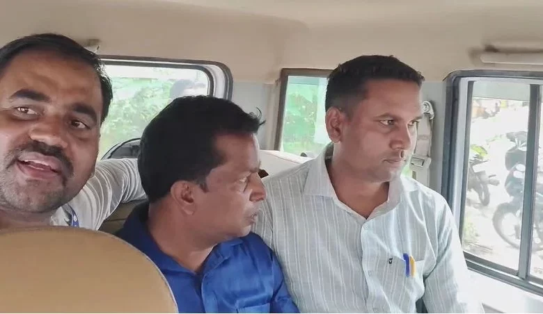 पटवारी ने खाता दुरुस्त करने मांगे घूस, एसीबी ने पकड़ा पटवारी ने खाता दुरुस्त करने मांगे घूस, एसीबी ने पकड़ा
