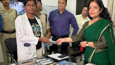 जीआरपी ने ढूंढ कर लौंटाएं चोरी या गुम हुए मोबाइल, 75 परिवारों के चेहरे पर लौटी खुशियां