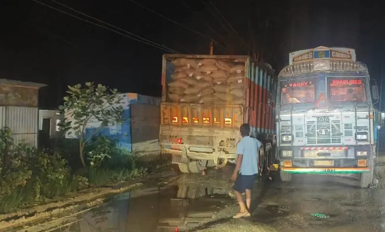 रेलवे के रेक साइडिंग से चार गांव के लोगों को परेशानी रेलवे के रेक साइडिंग से चार गांव के लोगों को परेशानी