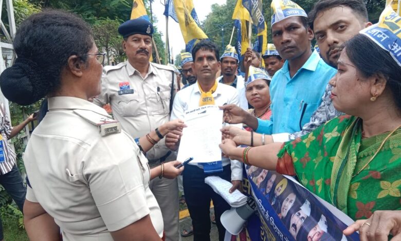 आप पार्टी ने स्कूलों के युक्तियुक्तकरण के विरोध में कलेक्टर को सौंपा ज्ञापन आप पार्टी ने स्कूलों के युक्तियुक्तकरण के विरोध में कलेक्टर को सौंपा ज्ञापन