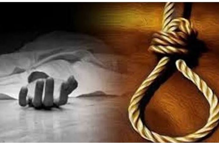 फांसी के फंदे पर लटकी मिली लाश, इलाके में मचा हड़कंप फांसी के फंदे पर लटकी मिली लाश, इलाके में मचा हड़कंप