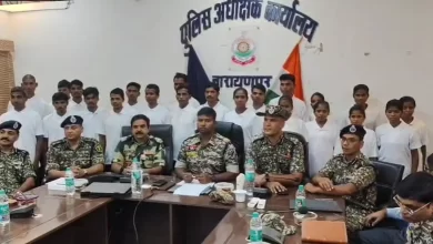 22 नक्सलियों ने किया आत्मसमर्पण, 8 महिला भी शामिल
