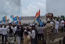चार सूत्रीय मांगों को लेकर एनएसयूआई ने टोल प्लाजा पर किया प्रदर्शन