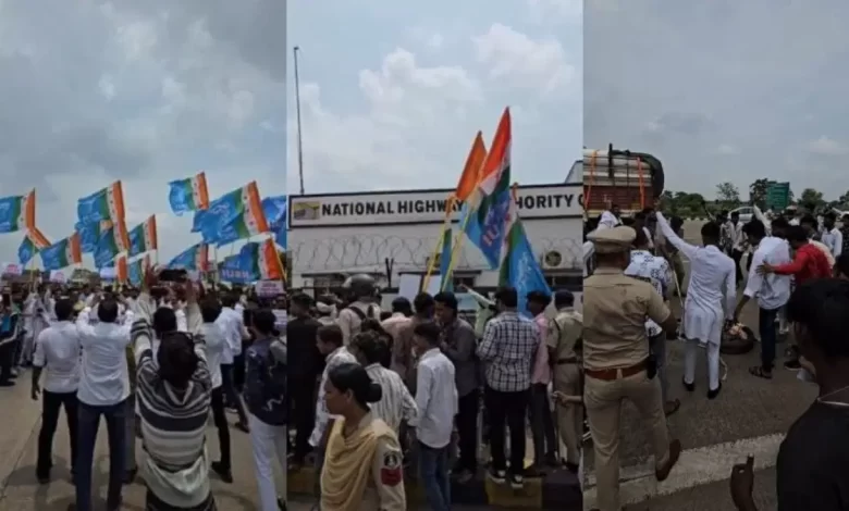 चार सूत्रीय मांगों को लेकर एनएसयूआई ने टोल प्लाजा पर किया प्रदर्शन चार सूत्रीय मांगों को लेकर एनएसयूआई ने टोल प्लाजा पर किया प्रदर्शन
