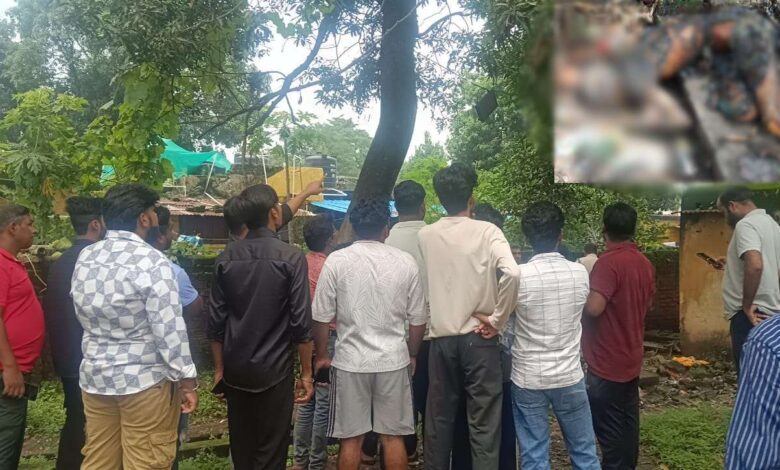 कॉलोनी में महिला की जली लाश मिली कॉलोनी में महिला की जली लाश मिली