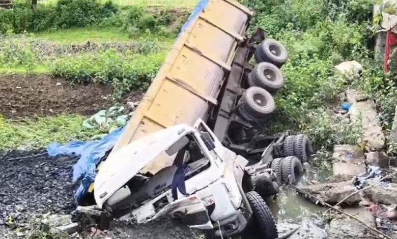 तीन सड़क हादसों में 3 की मौत, 22 घायल तीन सड़क हादसों में 3 की मौत, 22 घायल