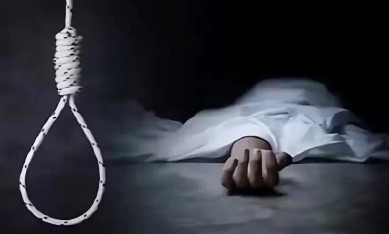 युवक ने की आत्महत्या, जाँच में जुटी पुलिस युवक ने की आत्महत्या, जाँच में जुटी पुलिस