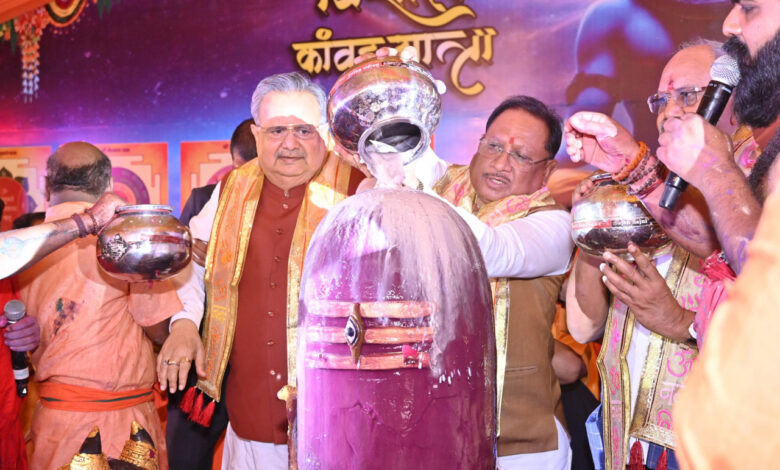 CM सायं कावड़ यात्रा में हुए शामिल, रुद्राभिषेक कर प्रदेश के कल्याण के लिए की कामना CM सायं कावड़ यात्रा में हुए शामिल, रुद्राभिषेक कर प्रदेश के कल्याण के लिए की कामना