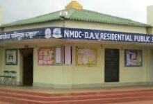 एनएमडीसी स्कूलों में क्यों हो रहा फीस विवाद एनएमडीसी स्कूलों में क्यों हो रहा फीस विवाद