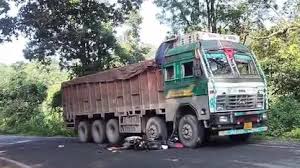 ट्रक ने बाइक को ठोका, युवक की मौत ट्रक ने बाइक को ठोका, युवक की मौत