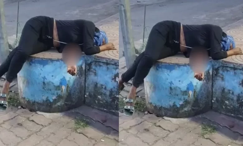 ब्लेड से 21 बार वार कर काट ली नस, पढ़े पूरी खबर ब्लेड से 21 बार वार कर काट ली नस, पढ़े पूरी खबर