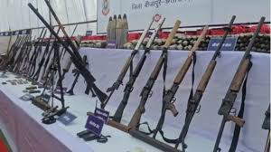 ख़राब मौसम के बाद भी चलता रहा नक्सल विरोधी अभियान, भारी मात्रा में हथियार बरामद ख़राब मौसम के बाद भी चलता रहा नक्सल विरोधी अभियान, भारी मात्रा में हथियार बरामद