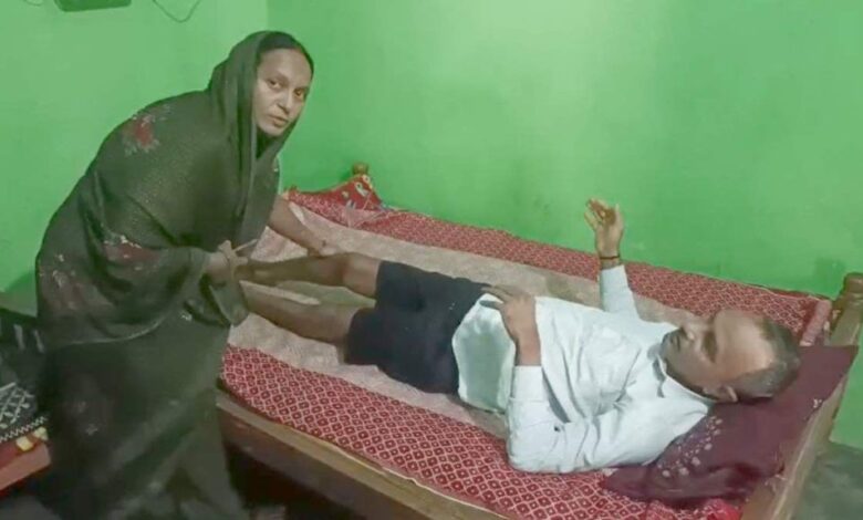 बीमार भाजपा कार्यकर्त्ता की पूर्व सीएम भूपेश ने ली सुध कराएँगे इलाज बीमार भाजपा कार्यकर्त्ता की पूर्व सीएम भूपेश ने ली सुध कराएँगे इलाज