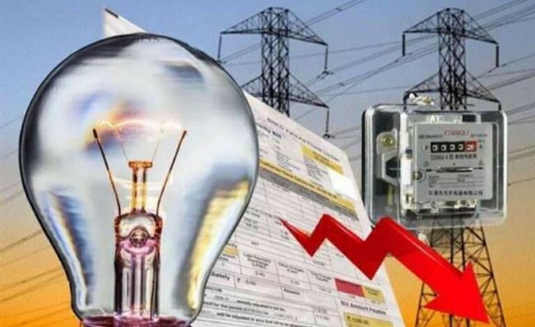 बाबुओं की मेहरबानी एक महीना पहले ही बिजली बिल हाफ का नहीं मिला लाभ बाबुओं की मेहरबानी एक महीना पहले ही बिजली बिल हाफ का नहीं मिला लाभ