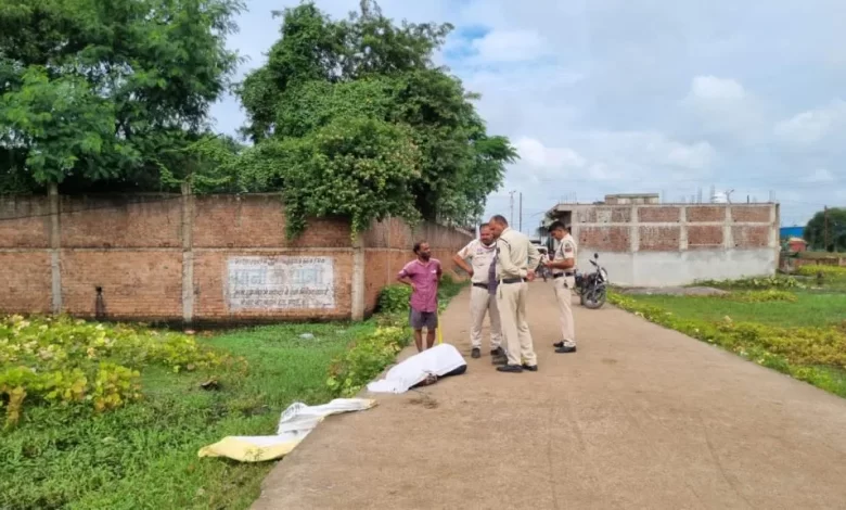 लाश से भरी मिली बोरियां, पुलिस और एफएसएल की टीम जांच में जुटी लाश से भरी मिली बोरियां, पुलिस और एफएसएल की टीम जांच में जुटी