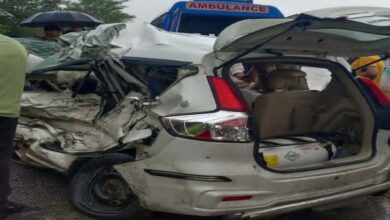 तेज रफ़्तार कार ट्रक से भिड़ी, 6 युवकों की मौत एक गंभीर तेज रफ़्तार कार ट्रक से भिड़ी, 6 युवकों की मौत एक गंभीर