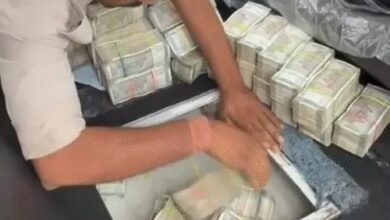 कार से 4 करोड़ से ज्यादा रूपए बरामद, दो लोगो को पुलिस ने किया गिरफ्तार कार से 4 करोड़ से ज्यादा रूपए बरामद, दो लोगो को पुलिस ने किया गिरफ्तार