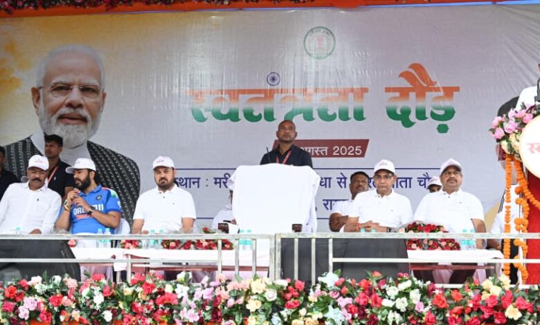 हमारा तिरंगा पूर्वजों के संघर्षों और बलिदान का जीवंत प्रतीक : सीएम साय हमारा तिरंगा पूर्वजों के संघर्षों और बलिदान का जीवंत प्रतीक : सीएम साय