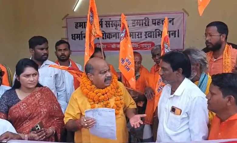 भाजपा विघायक ने धर्मांतरण पर लिया बड़ा फैसला, महिलाओं को कराया हिन्दू धर्म में वापस भाजपा विघायक ने धर्मांतरण पर लिया बड़ा फैसला, महिलाओं को कराया हिन्दू धर्म में वापस
