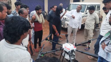 ड्रोन से नैनो यूरिया का किया जा रहा छिड़काव