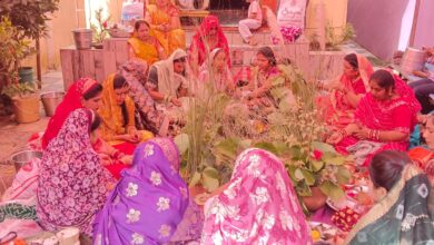 माताओं ने संतानों की लंबी उम्र, सुख-समृद्धि के लिए रखा हलषष्ठी पर व्रत माताओं ने संतानों की लंबी उम्र, सुख-समृद्धि के लिए रखा हलषष्ठी पर व्रत