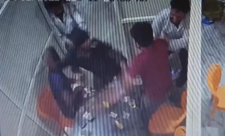 सालभर बाद लिया बदला, शराब पीने गए युवक को उतारा मौत के घाट सालभर बाद लिया बदला, शराब पीने गए युवक को उतारा मौत के घाट