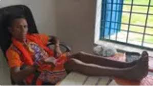 नशे में चड्डा पहनकर स्कूल पहुंचे एचएम नशे में चड्डा पहनकर स्कूल पहुंचे एचएम