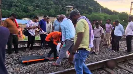 मां बमलेश्वरी ट्रस्ट समिति के कर्मचारी ने ट्रेन के सामने कूदकर दी जान मां बमलेश्वरी ट्रस्ट समिति के कर्मचारी ने ट्रेन के सामने कूदकर दी जान