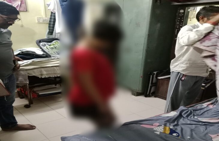 स्कूल जाने को लेकर फटकार से नाराज छात्रा ने फांसी लगाई स्कूल जाने को लेकर फटकार से नाराज छात्रा ने फांसी लगाई