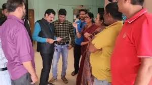 भाजपा पार्षद ने अपने ही पार्टी के महापौर को सौंपा ज्ञापन भाजपा पार्षद ने अपने ही पार्टी के महापौर को सौंपा ज्ञापन