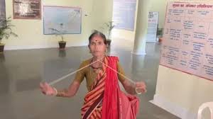 महिला 40 सालों से जमीन के लिए दफ्तरों का काट रही चक्कर, जान देने कलेक्टोरेट पहुंची महिला 40 सालों से जमीन के लिए दफ्तरों का काट रही चक्कर, जान देने कलेक्टोरेट पहुंची