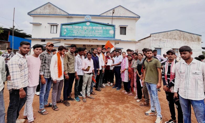 ‘राधे-राधे’ कहने पर 3 वर्ष की बच्ची के साथ अमानवीय व्यवहार — ABVP ने जताया कड़ा विरोध ‘राधे-राधे’ कहने पर 3 वर्ष की बच्ची के साथ अमानवीय व्यवहार — ABVP ने जताया कड़ा विरोध