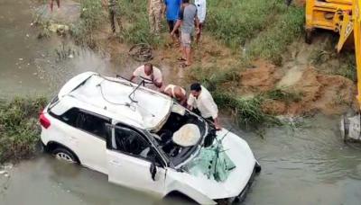 कार पुल से नीचे गिरी भाजपा मंडल अध्यक्ष सहित दो की मौत कार पुल से नीचे गिरी भाजपा मंडल अध्यक्ष सहित दो की मौत