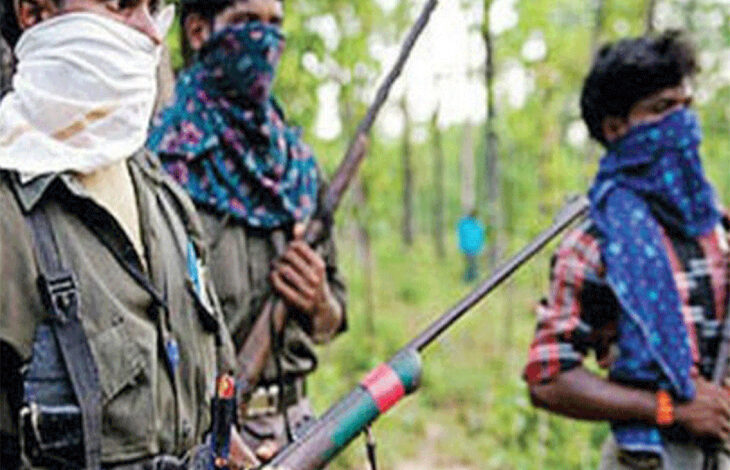 नक्सलियों ने मुखबिरी के शक में की युवक की हत्या नक्सलियों ने मुखबिरी के शक में की युवक की हत्या