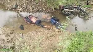 बाइक सहित नाले में गिरे दो युवक, मौके पर मौत बाइक सहित नाले में गिरे दो युवक, मौके पर मौत