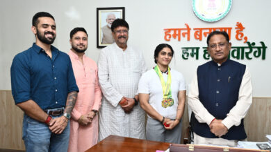 सीएम से एशियन अफ्रीकन पैसिफिक पावरलिफ्टिंग की स्वर्ण विजेता नमी राय ने की भेंट सीएम से एशियन अफ्रीकन पैसिफिक पावरलिफ्टिंग की स्वर्ण विजेता नमी राय ने की भेंट