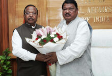 केंद्रीय जनजातीय मंत्री ओरांव से आदिम जाति कल्याण मंत्री नेताम ने की भेंट