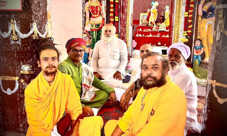 पुरोहित संघ की बैठक में पुजारियों के मानदेय व सनातनी डेटा बैंक पर निर्णय पुरोहित संघ की बैठक में पुजारियों के मानदेय व सनातनी डेटा बैंक पर निर्णय