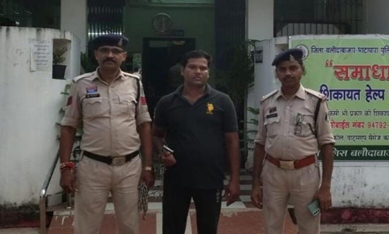 पिता ने दो नाबालिग बच्चों के साथ ज्वेलरी शॉप में की चोरी पिता ने दो नाबालिग बच्चों के साथ ज्वेलरी शॉप में की चोरी