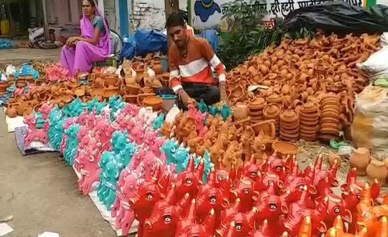 पोला कल, मिटटी के खिलौनोंका बाजार सजा पोला कल, मिटटी के खिलौनोंका बाजार सजा
