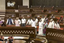 सभापति की तरफ जाने वाली सीढ़ियों पर जाकर खड़ी हुई टीएमसी सांसद, पढ़े पूरी खबर?