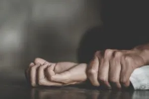 दो दिनों तक करता रहा दुष्कर्म, मामला आया सामने दो दिनों तक करता रहा दुष्कर्म, मामला आया सामने