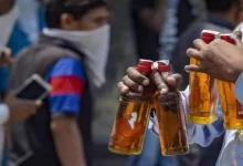 शराब दुकानों से ही शराब की कालाबाज़ारी