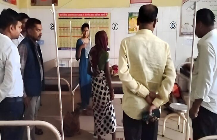 दर्द से तड़पती महिला ने फर्श पर दिया बच्चे को जन्म, डॉक्टर और स्टाफ गायब दर्द से तड़पती महिला ने फर्श पर दिया बच्चे को जन्म, डॉक्टर और स्टाफ गायब
