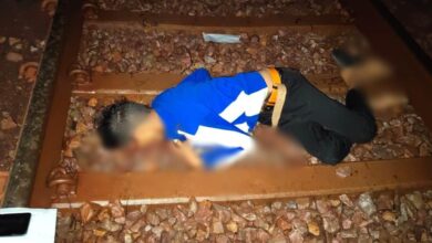 युवक ने ट्रेन के सामने आकर दी जान, कारण स्पष्ट नहीं युवक ने ट्रेन के सामने आकर दी जान, कारण स्पष्ट नहीं